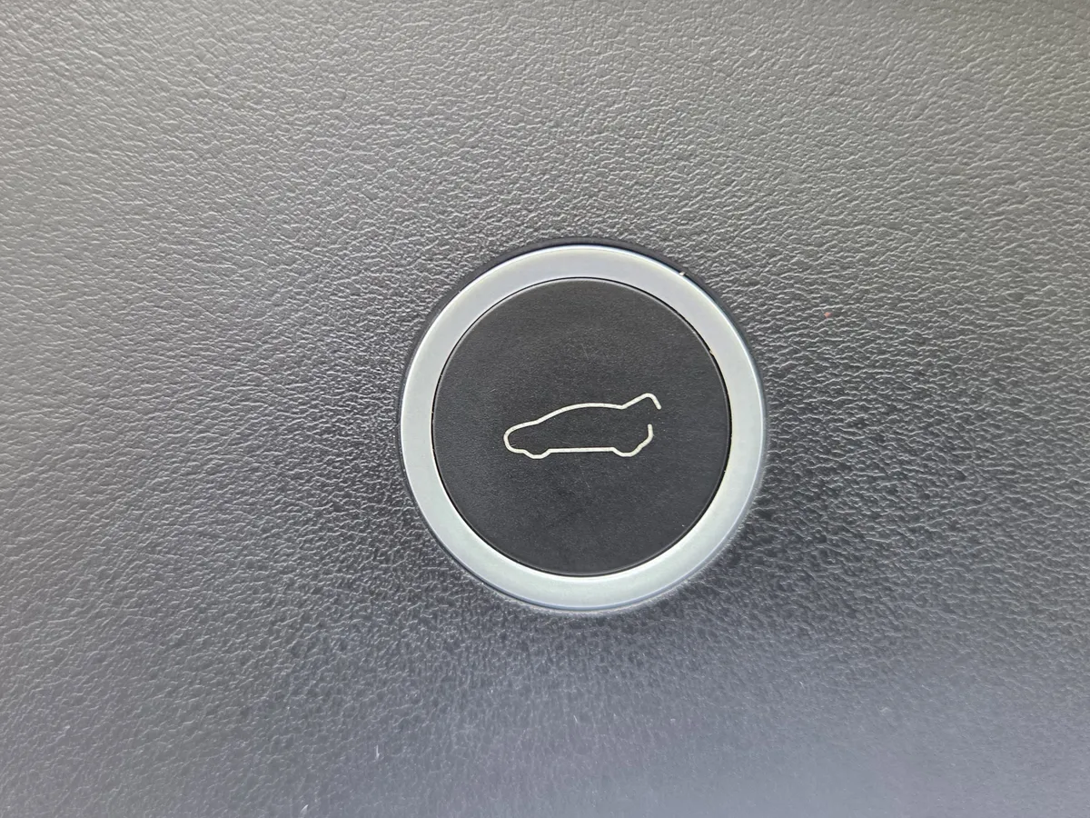2016 Tesla Model X 70D thumbnail 26