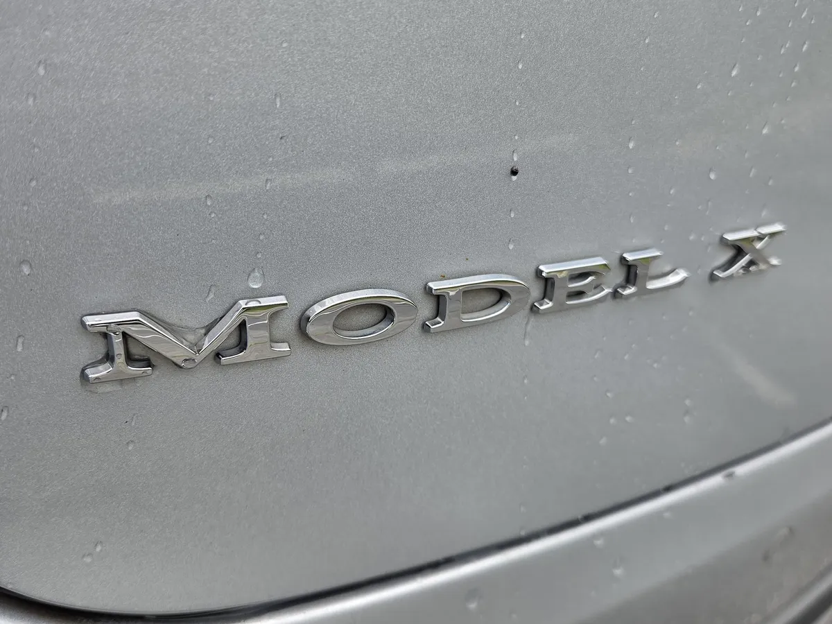 2016 Tesla Model X 70D thumbnail 28