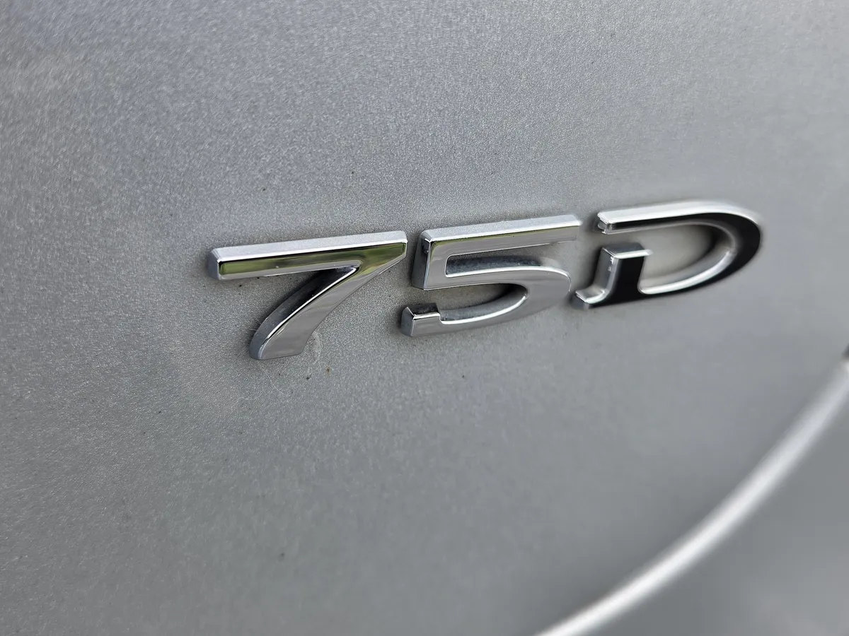 2016 Tesla Model X 70D thumbnail 30