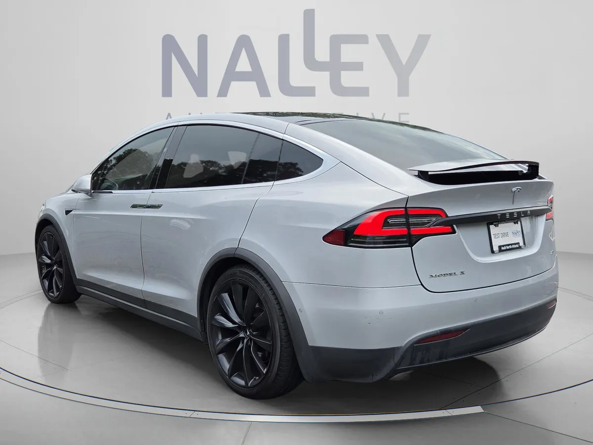 2016 Tesla Model X 70D thumbnail 4