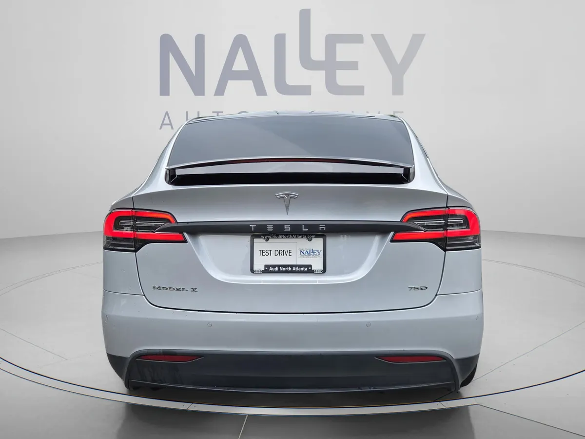 2016 Tesla Model X 70D thumbnail 5