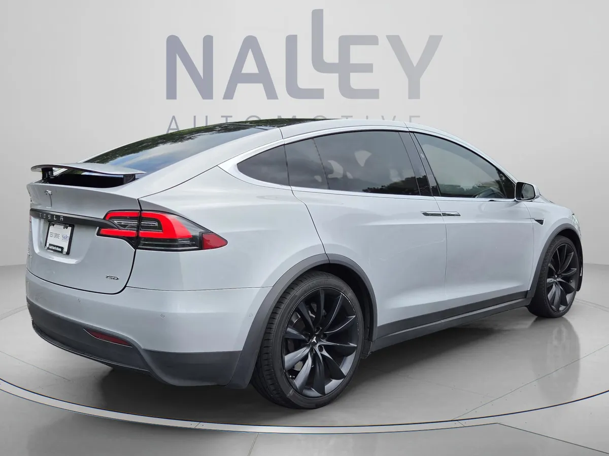 2016 Tesla Model X 70D thumbnail 6