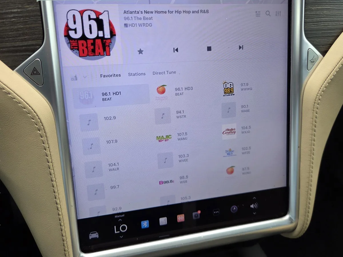 2016 Tesla Model X 70D thumbnail 8