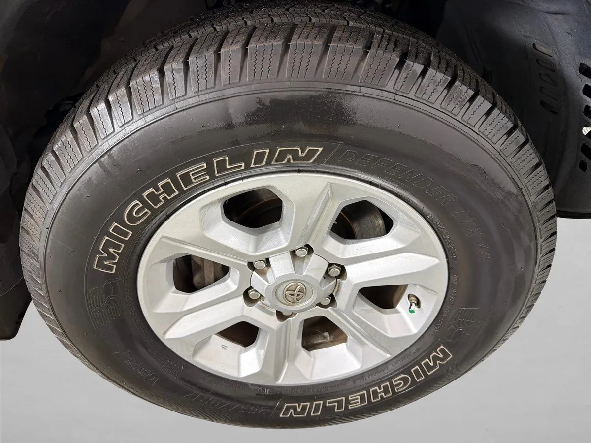 2016 Toyota 4Runner SR5 thumbnail 13