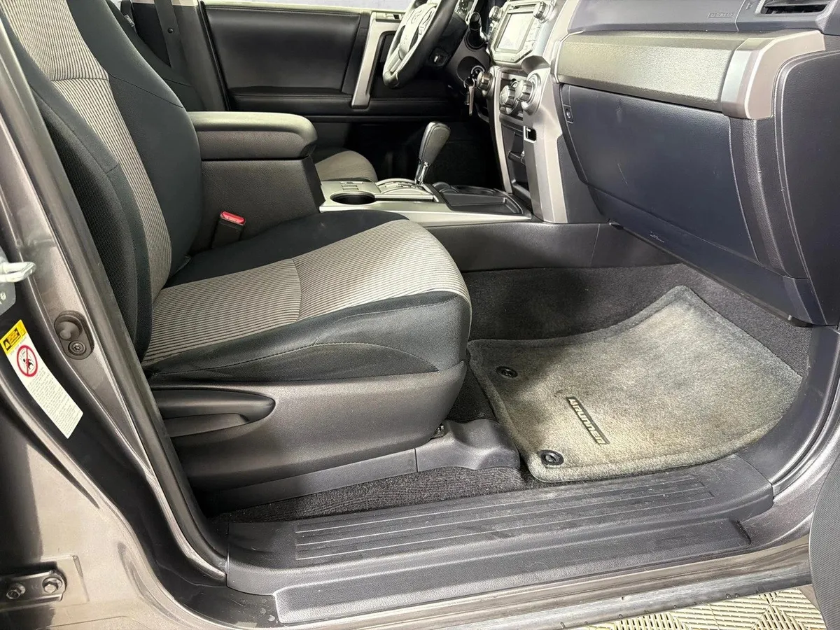 2016 Toyota 4Runner SR5 thumbnail 14