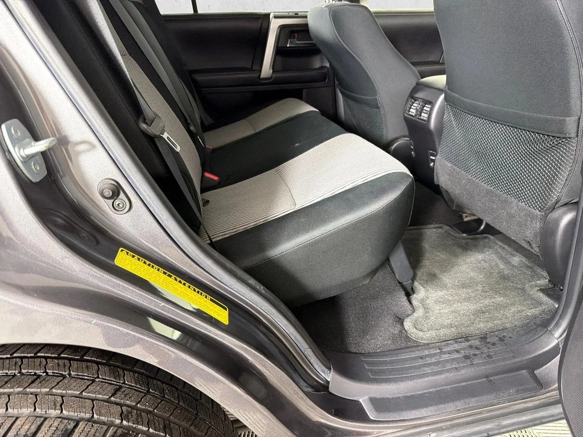 2016 Toyota 4Runner SR5 thumbnail 16