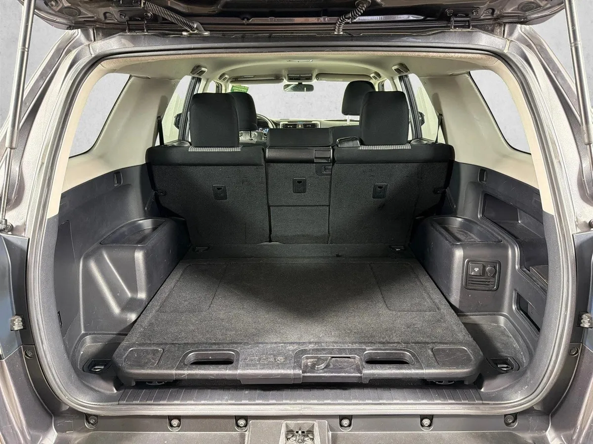 2016 Toyota 4Runner SR5 thumbnail 19
