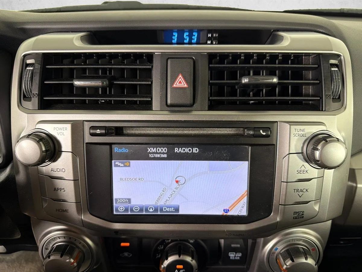 2016 Toyota 4Runner SR5 thumbnail 2