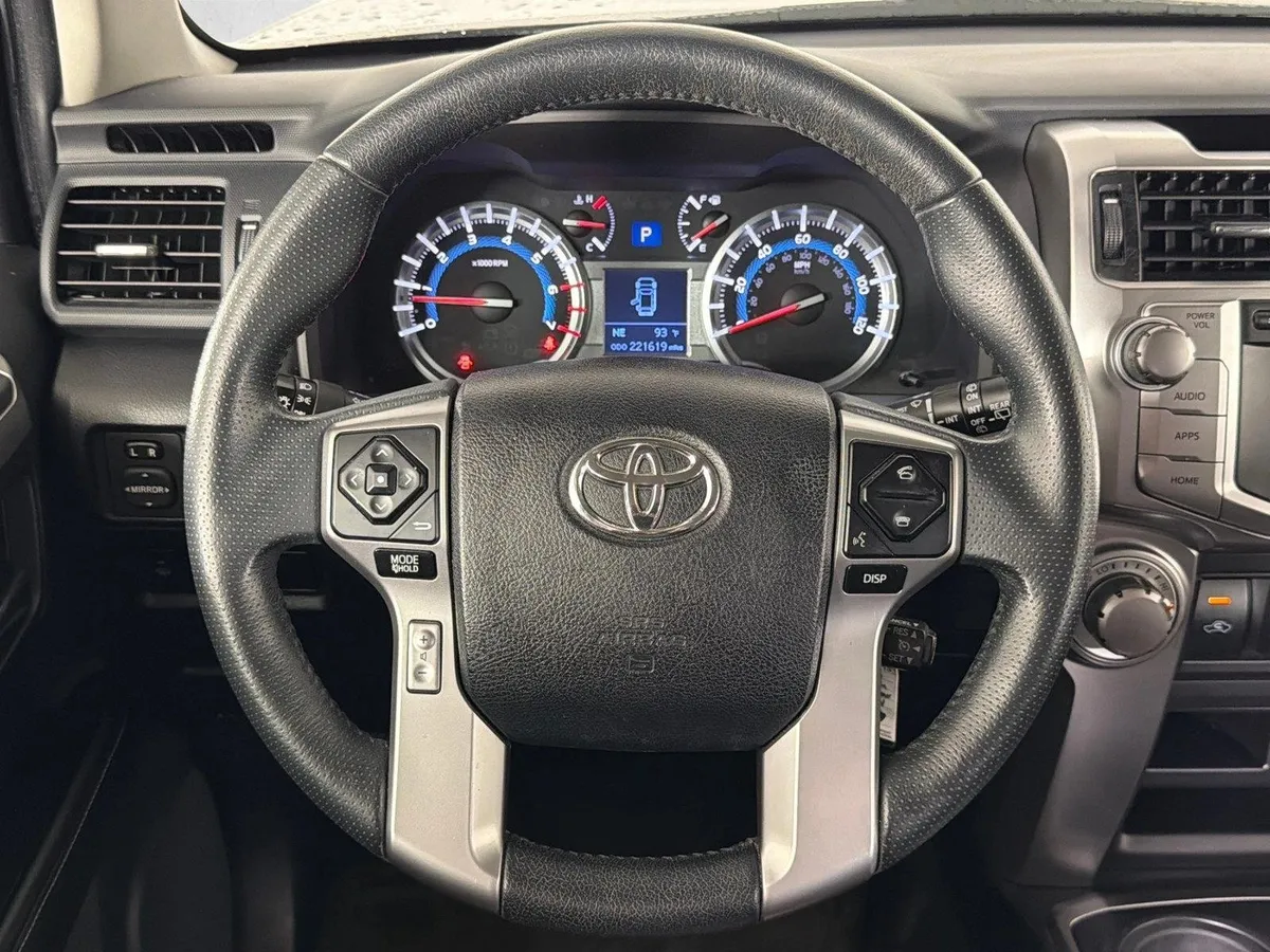 2016 Toyota 4Runner SR5 thumbnail 24