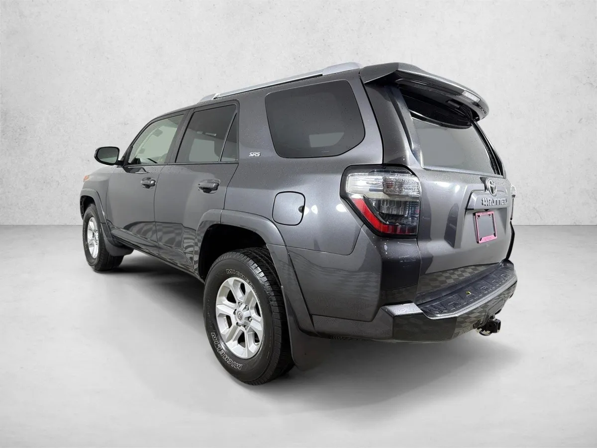 2016 Toyota 4Runner SR5 thumbnail 6