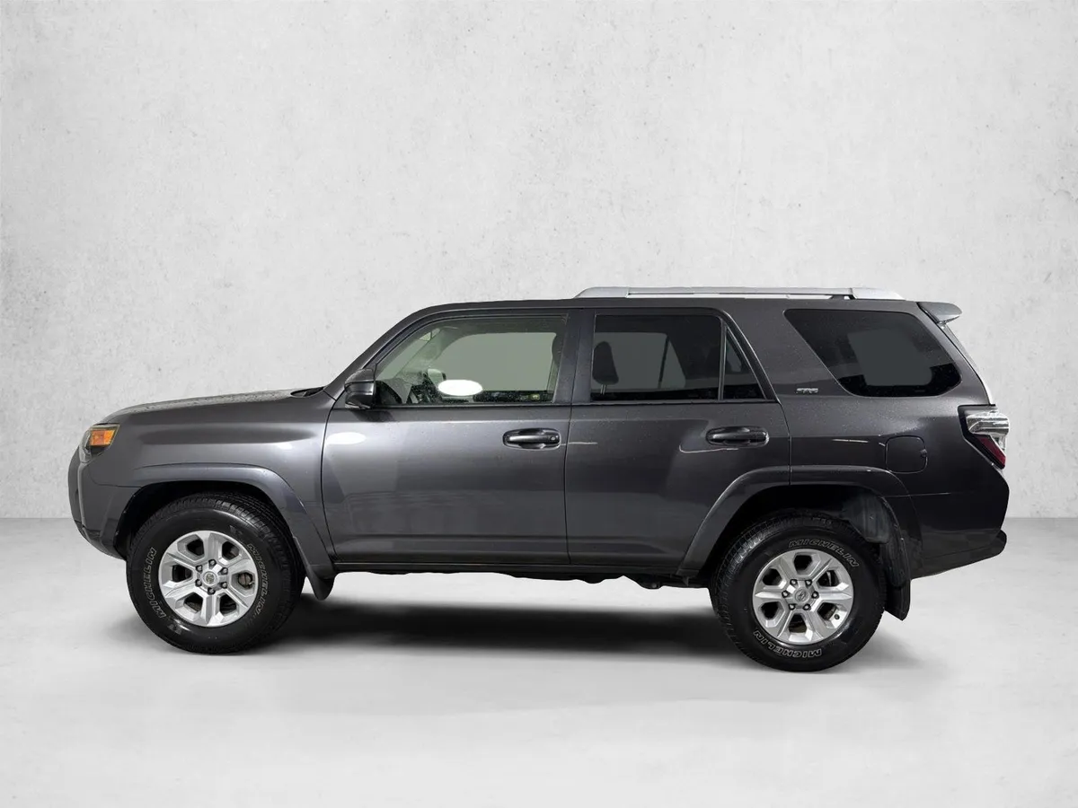 2016 Toyota 4Runner SR5 thumbnail 7