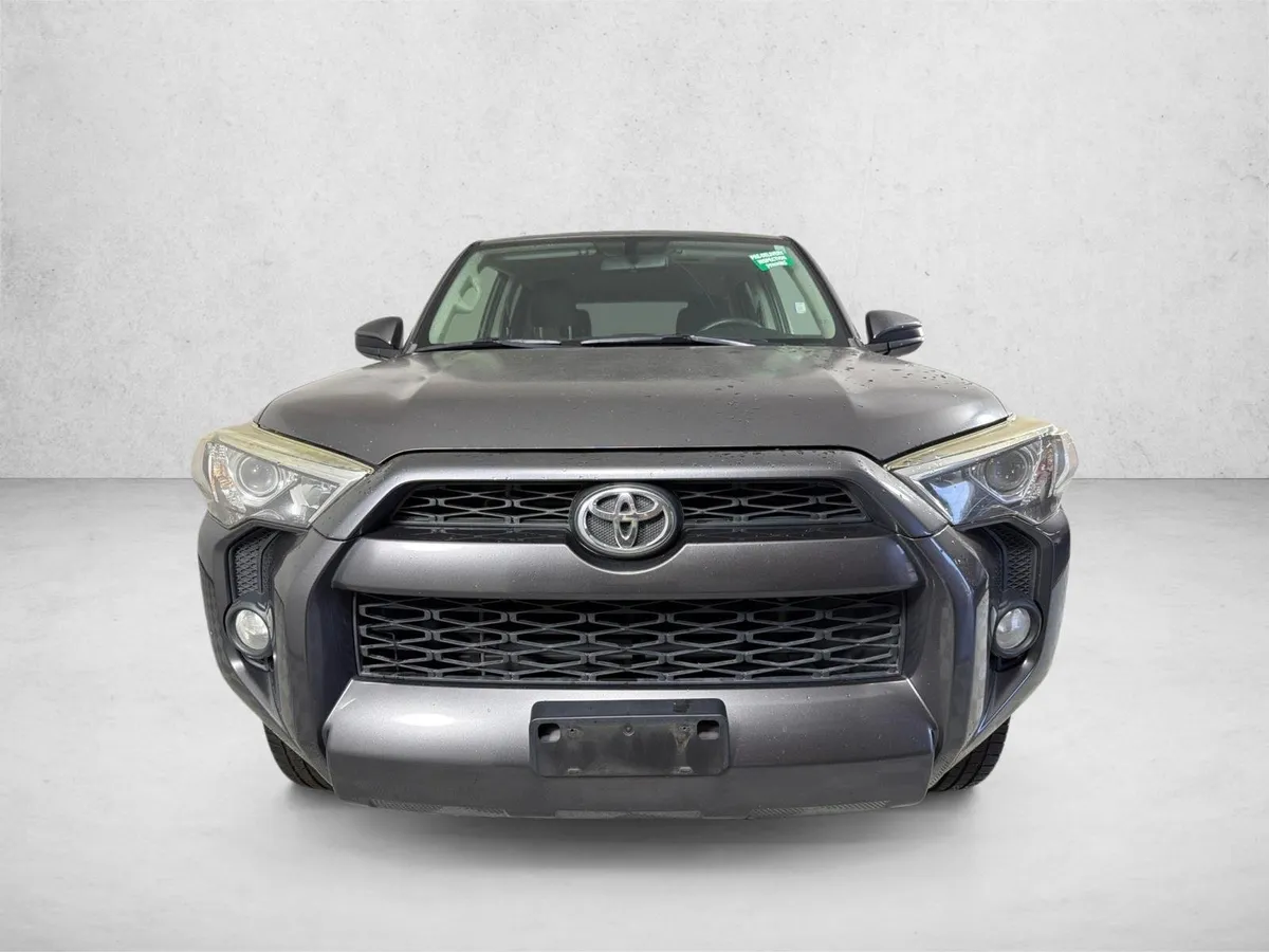 2016 Toyota 4Runner SR5 thumbnail 9