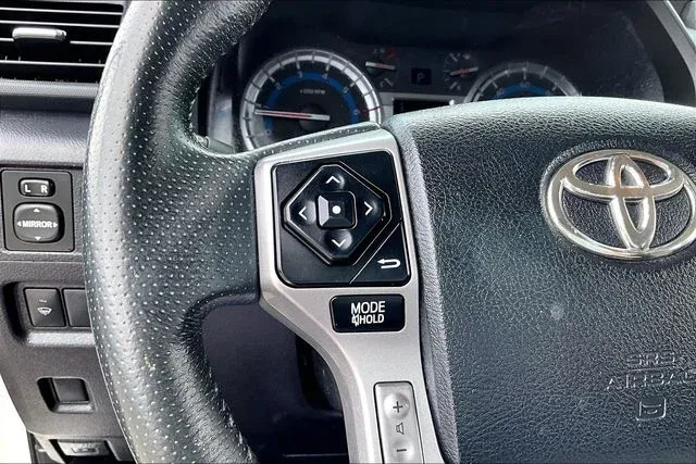 2016 Toyota 4Runner SR5 thumbnail 10
