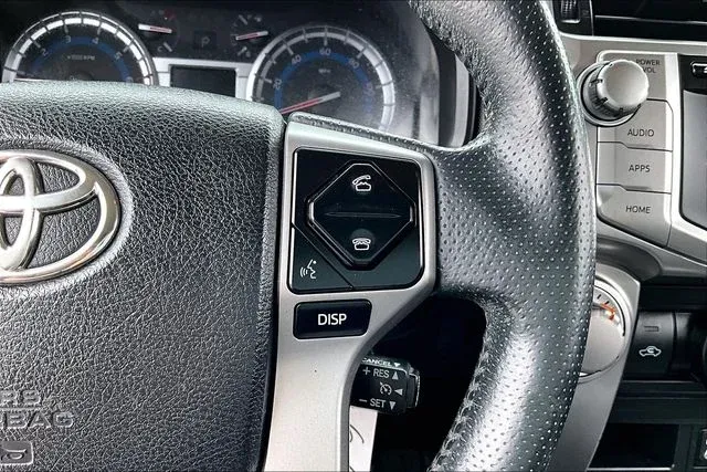 2016 Toyota 4Runner SR5 thumbnail 11