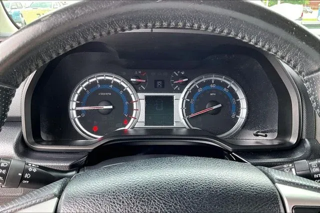2016 Toyota 4Runner SR5 thumbnail 12