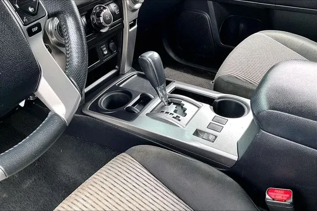 2016 Toyota 4Runner SR5 thumbnail 15