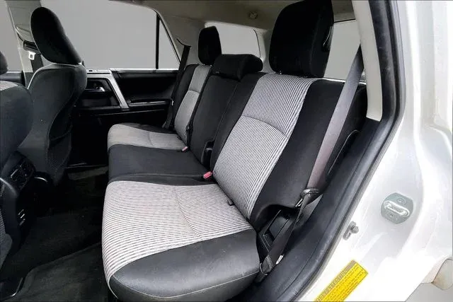 2016 Toyota 4Runner SR5 thumbnail 19