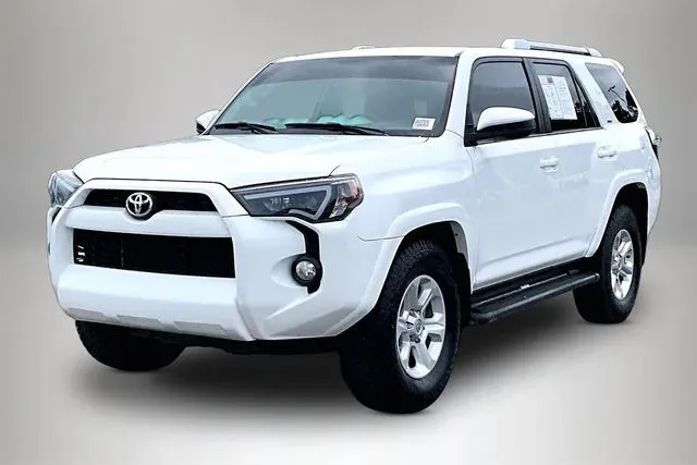 2016 Toyota 4Runner SR5 thumbnail 2