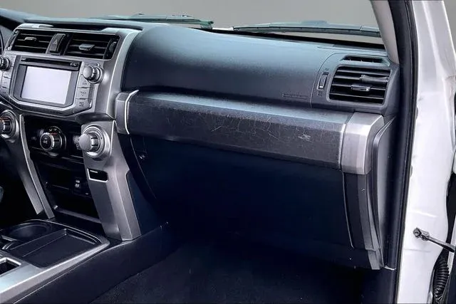 2016 Toyota 4Runner SR5 thumbnail 20