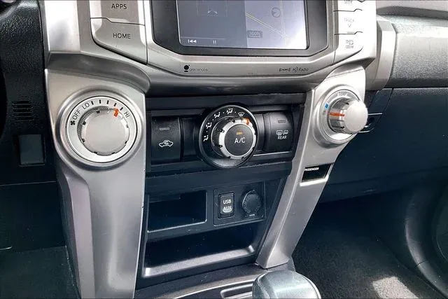2016 Toyota 4Runner SR5 thumbnail 22