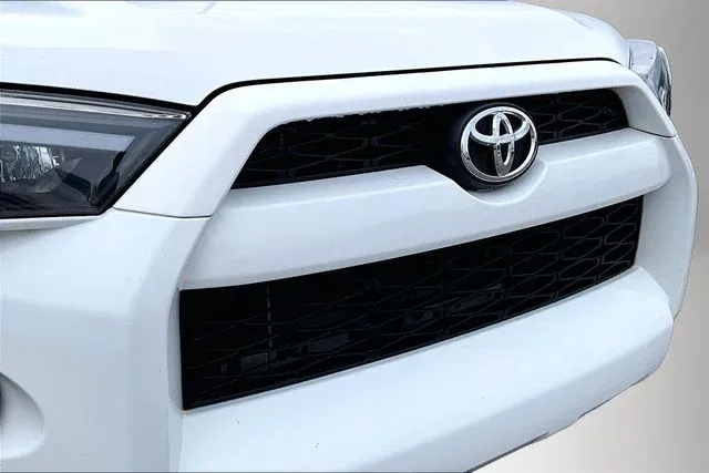 2016 Toyota 4Runner SR5 thumbnail 26