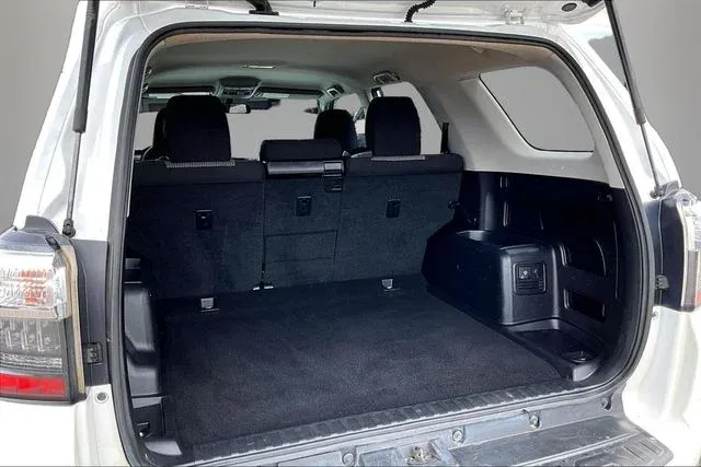 2016 Toyota 4Runner SR5 thumbnail 28