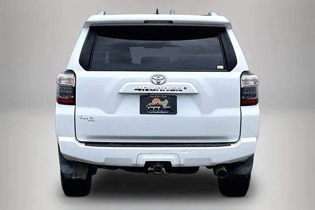 2016 Toyota 4Runner SR5 thumbnail 6