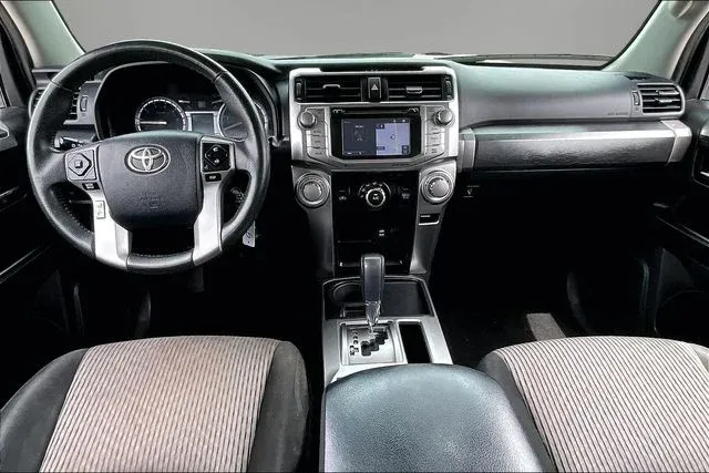 2016 Toyota 4Runner SR5 thumbnail 7