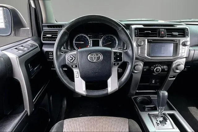 2016 Toyota 4Runner SR5 thumbnail 8