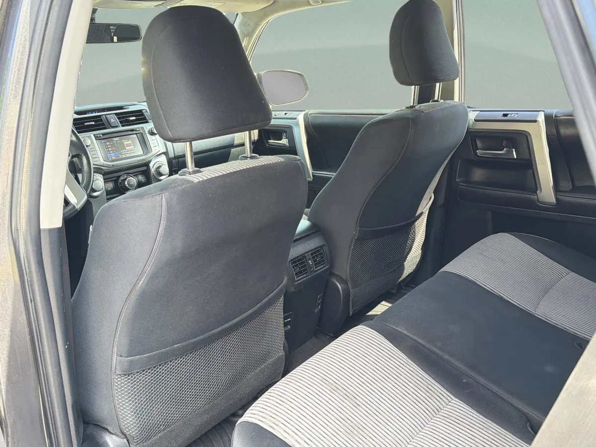 2016 Toyota 4Runner SR5 thumbnail 11