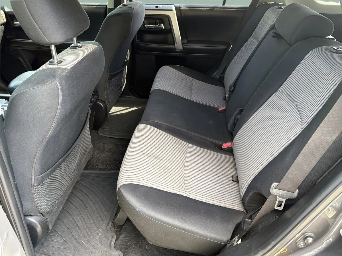 2016 Toyota 4Runner SR5 thumbnail 12