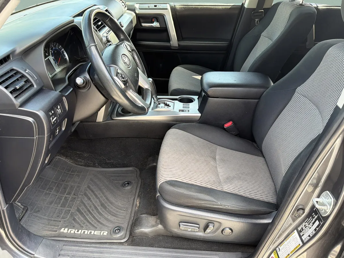 2016 Toyota 4Runner SR5 thumbnail 14
