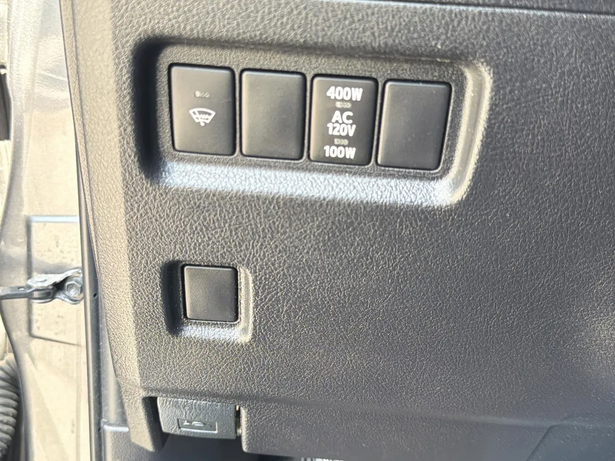 2016 Toyota 4Runner SR5 thumbnail 16