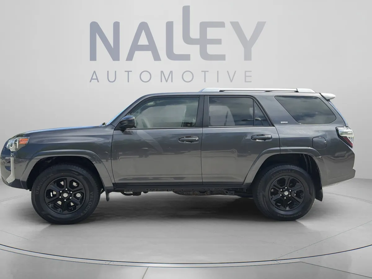 2016 Toyota 4Runner SR5 thumbnail 2