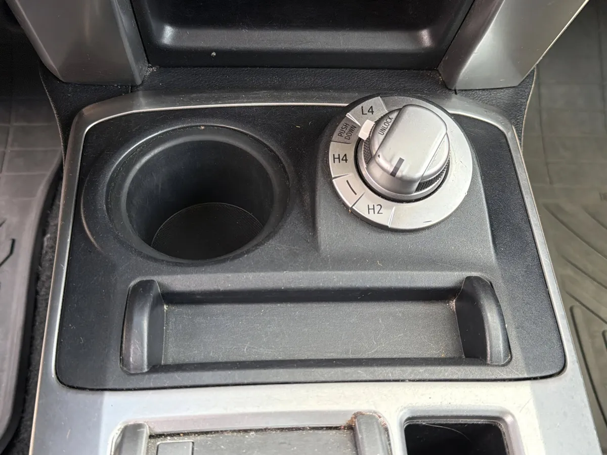 2016 Toyota 4Runner SR5 thumbnail 26