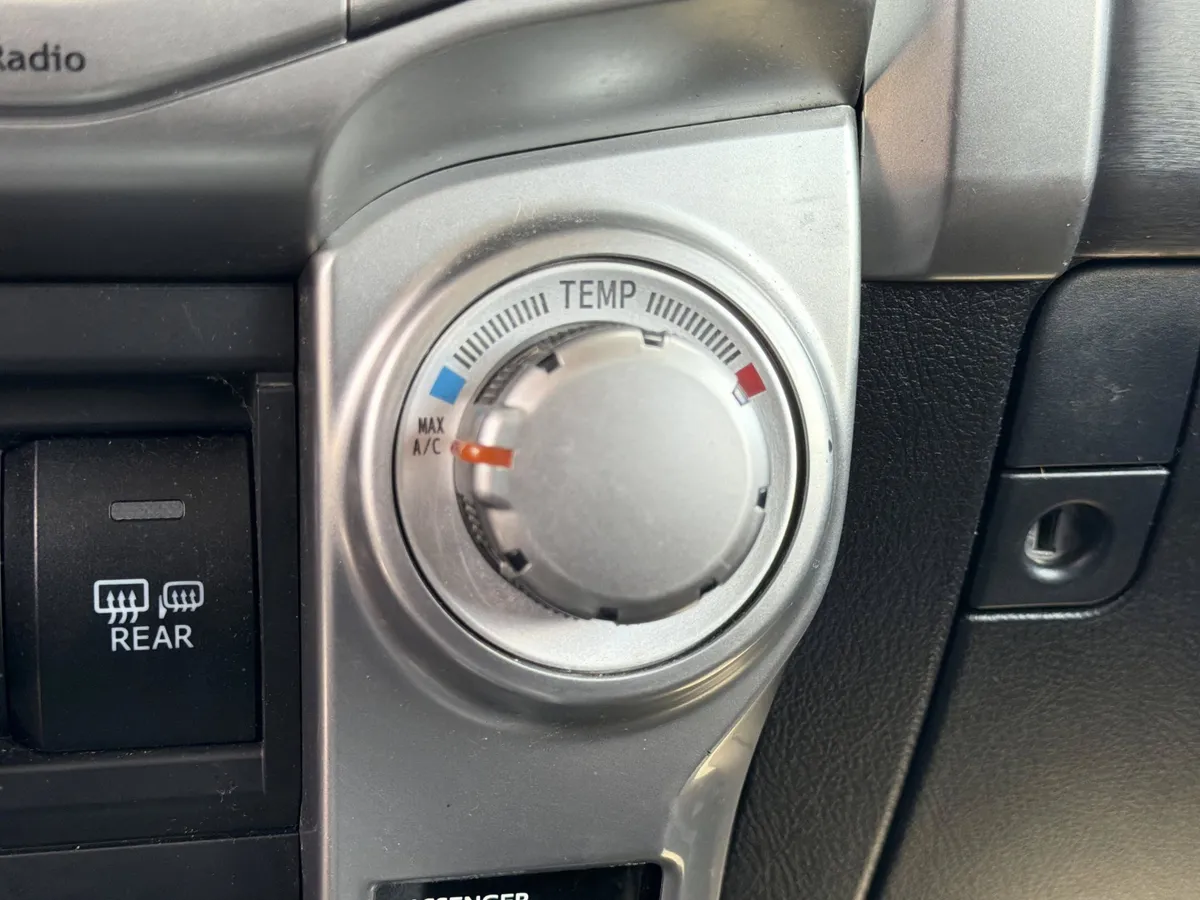 2016 Toyota 4Runner SR5 thumbnail 28