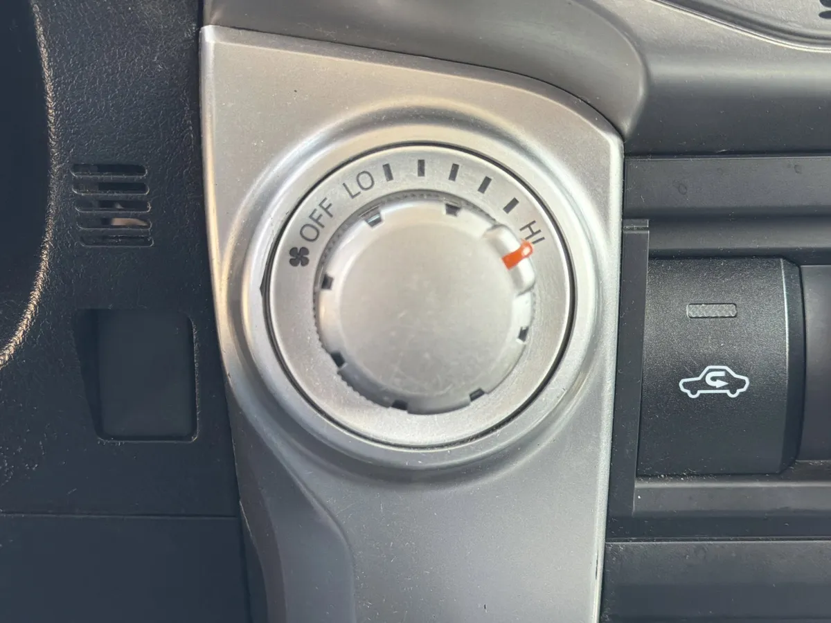 2016 Toyota 4Runner SR5 thumbnail 29