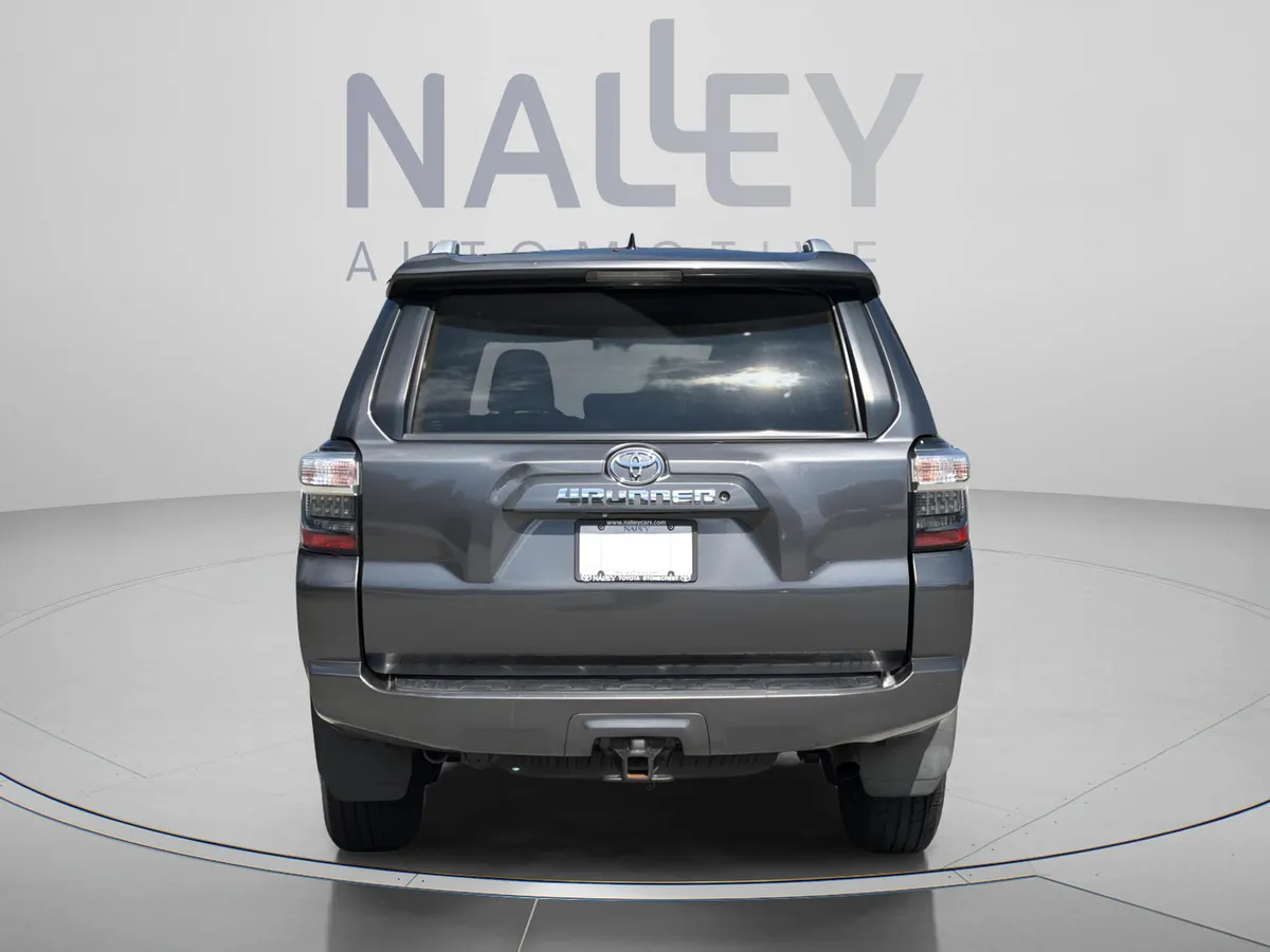 2016 Toyota 4Runner SR5 thumbnail 3
