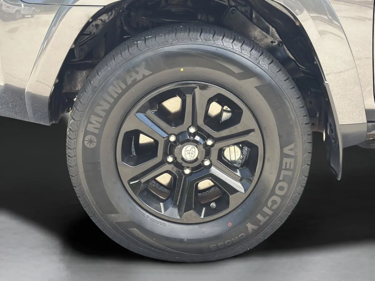 2016 Toyota 4Runner SR5 thumbnail 35