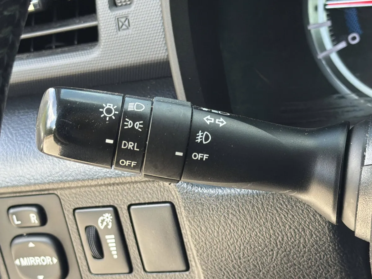 2016 Toyota 4Runner SR5 thumbnail 8