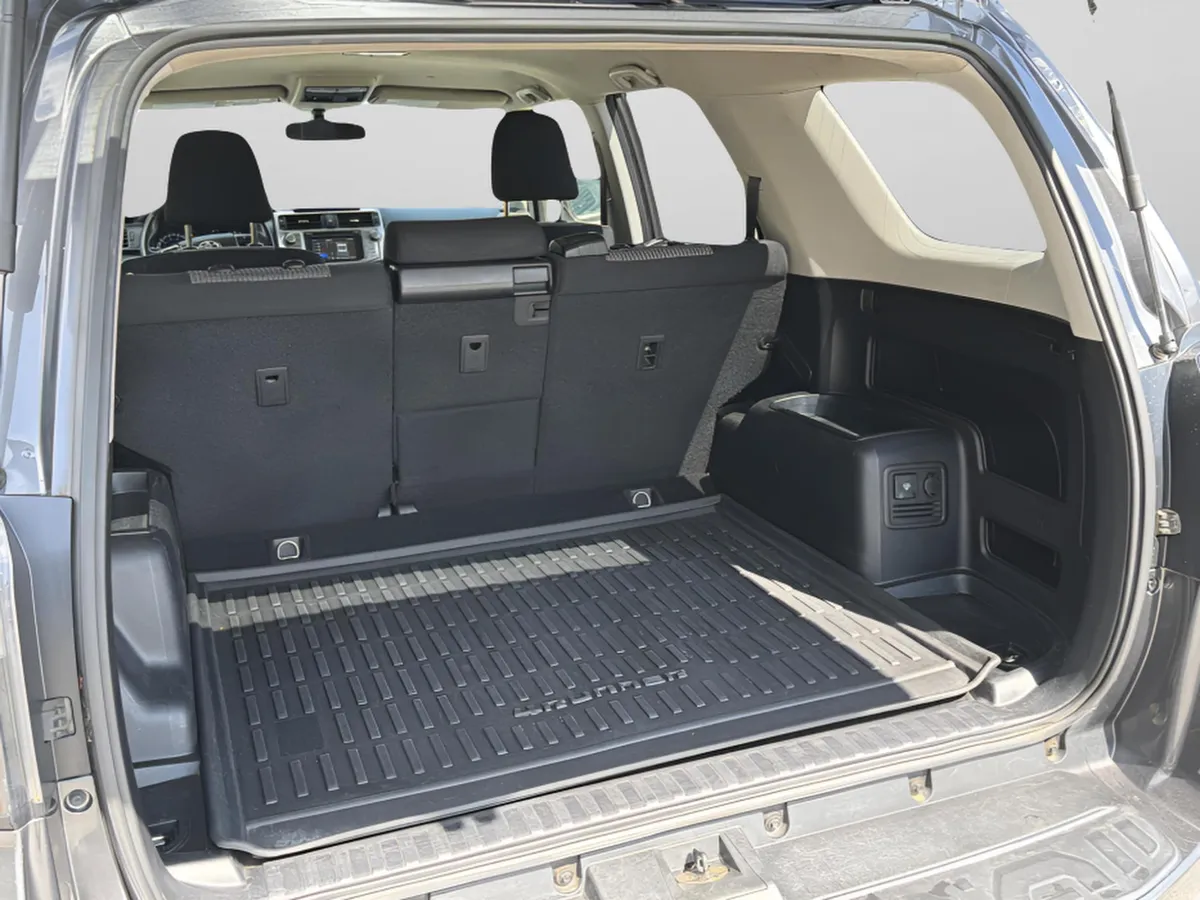 2016 Toyota 4Runner SR5 thumbnail 9