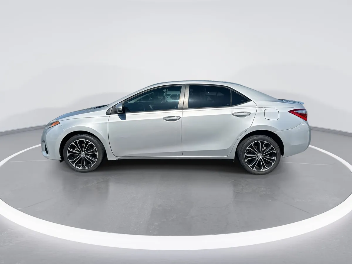 2016 Toyota Corolla S thumbnail 5