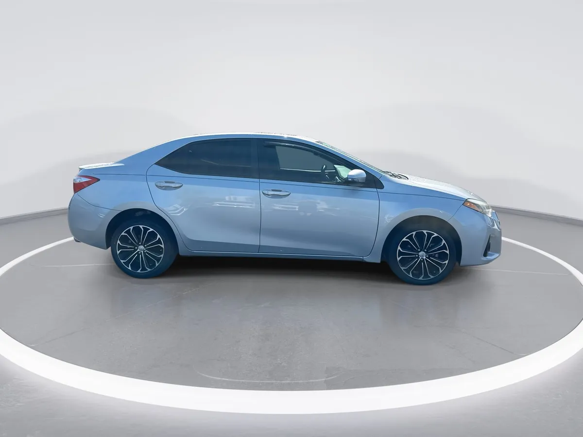 2016 Toyota Corolla S thumbnail 9