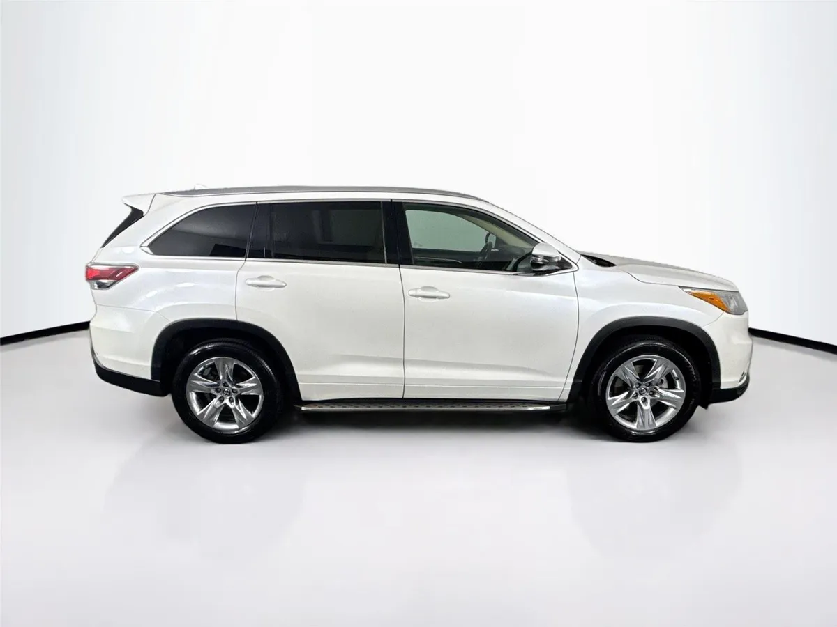 2016 Toyota Highlander Limited thumbnail 11