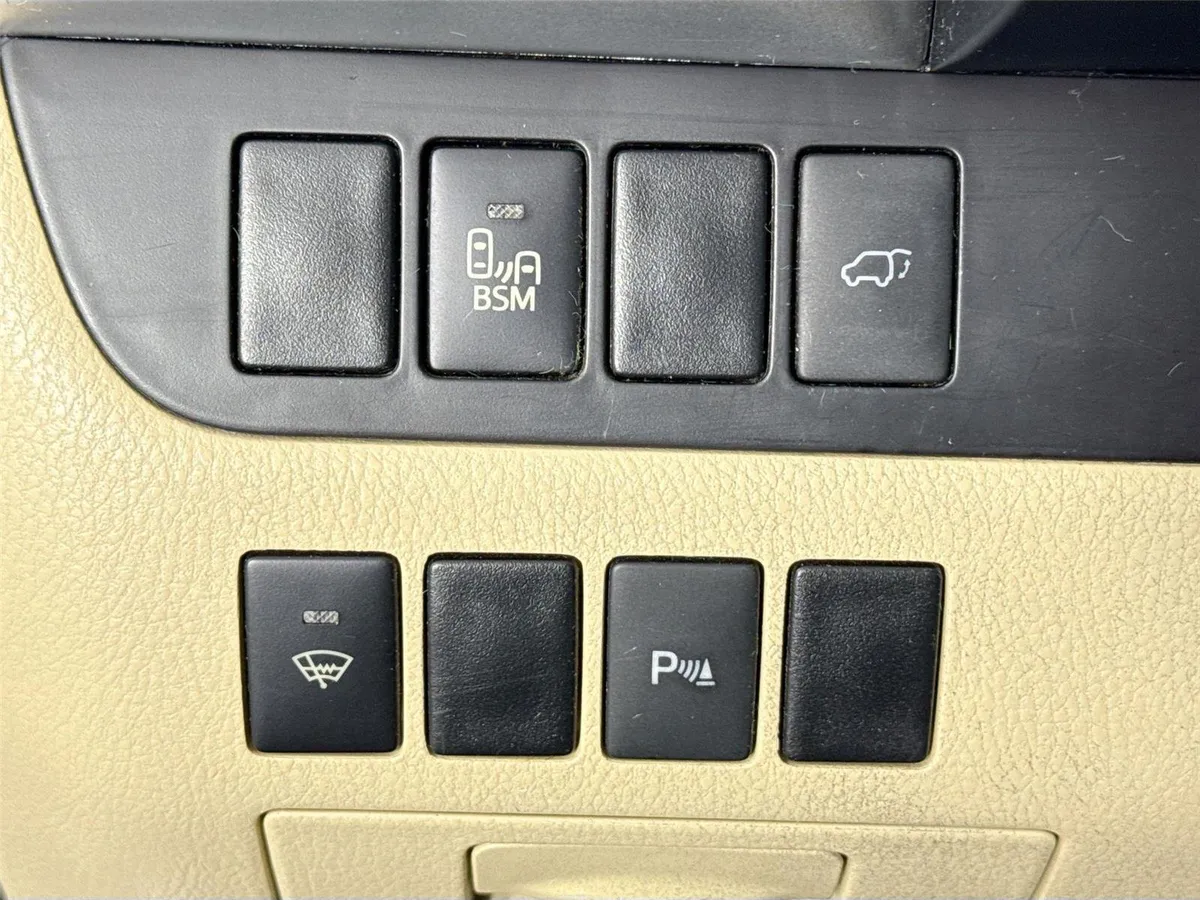 2016 Toyota Highlander Limited thumbnail 16