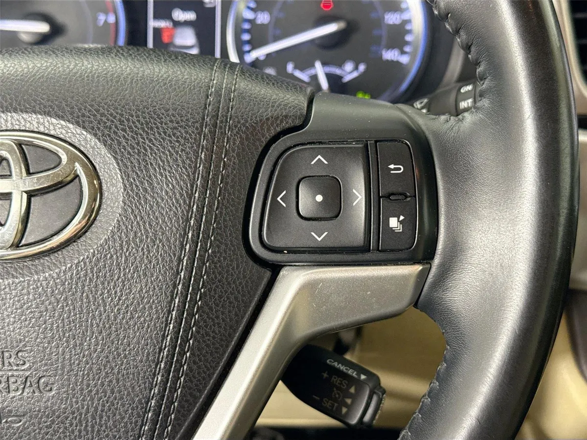 2016 Toyota Highlander Limited thumbnail 19