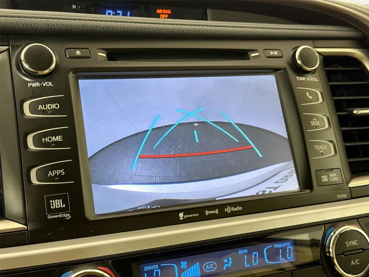 2016 Toyota Highlander Limited thumbnail 25