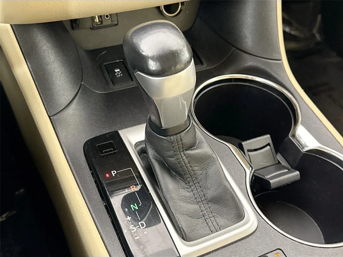 2016 Toyota Highlander Limited thumbnail 27