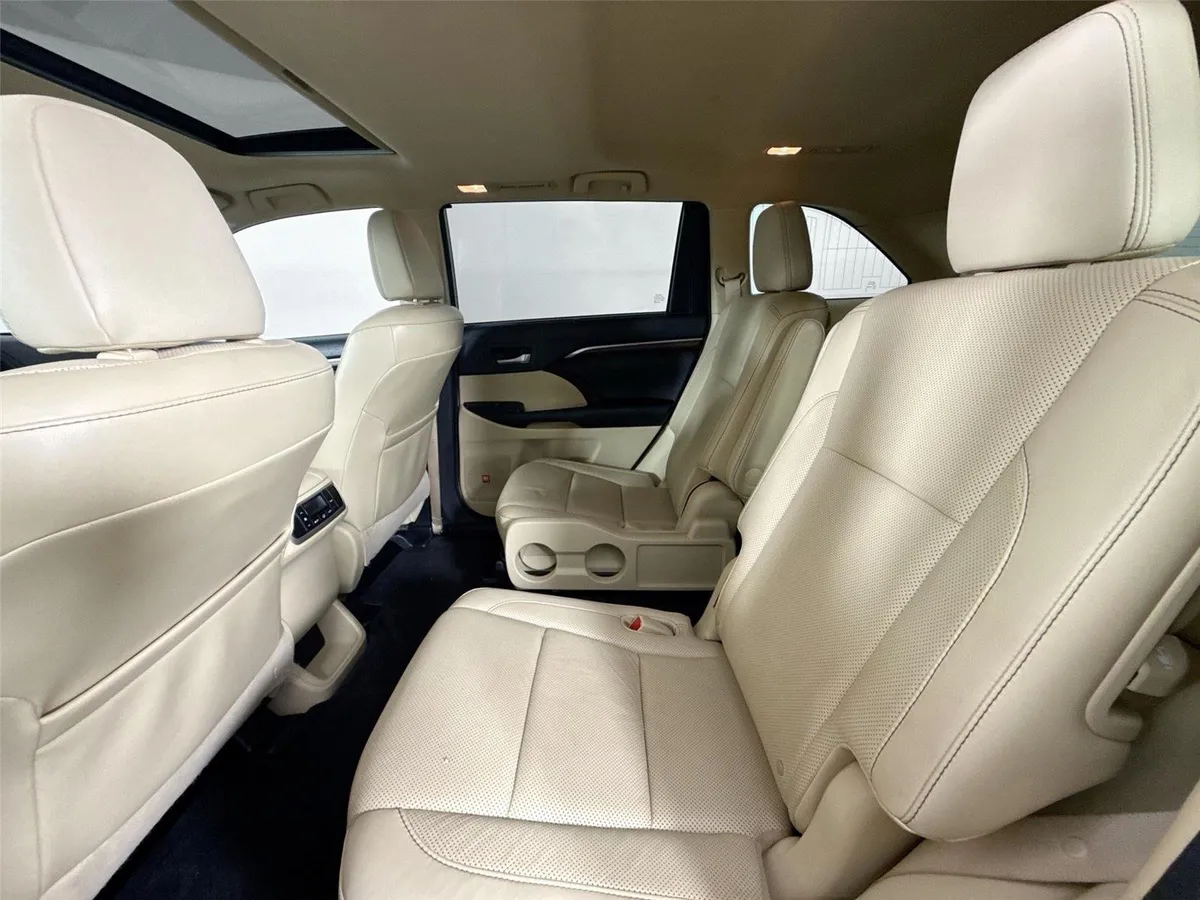 2016 Toyota Highlander Limited thumbnail 31