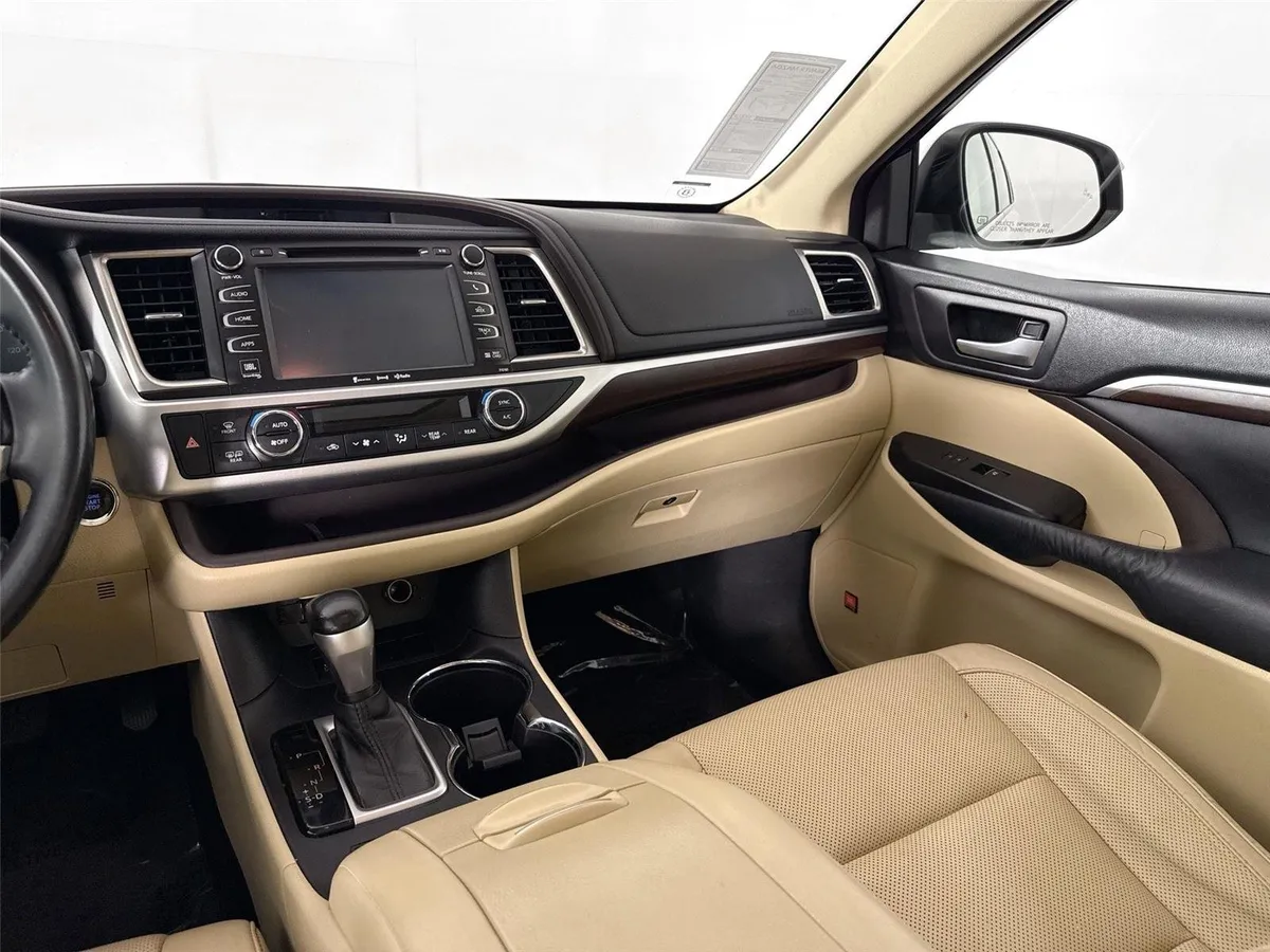 2016 Toyota Highlander Limited thumbnail 33